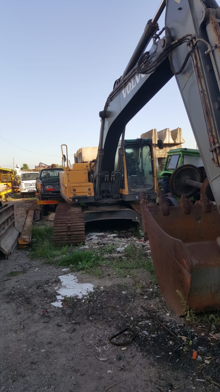 EXCAVADORA VOLVO EC 210 BLC