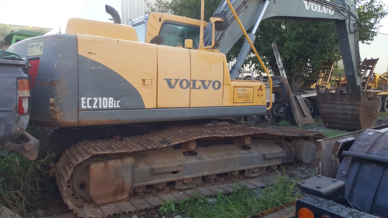 EXCAVADORA VOLVO EC 210 BLC
