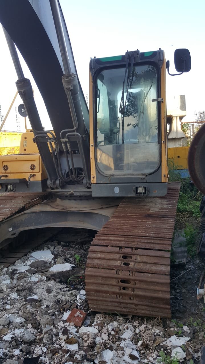 EXCAVADORA VOLVO EC 210 BLC