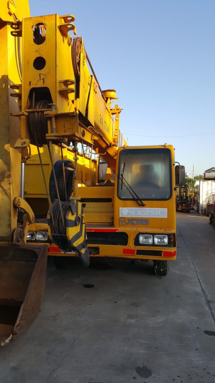 GRUA SOBRE CAMION XCMG 20 TONELADAS