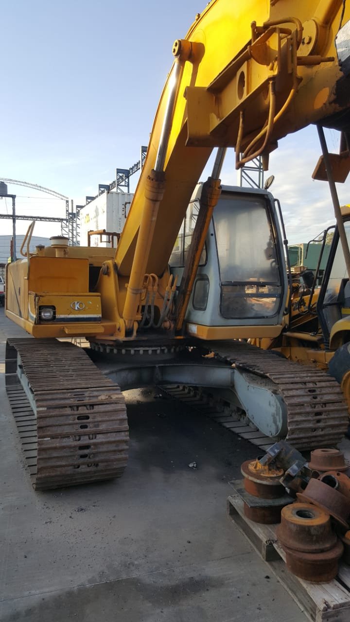 EXCAVADORA KATO