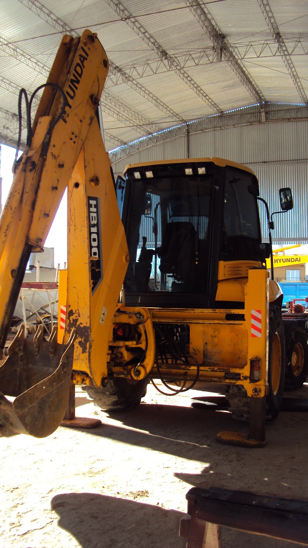 Retro excavadora Hyundai HB100