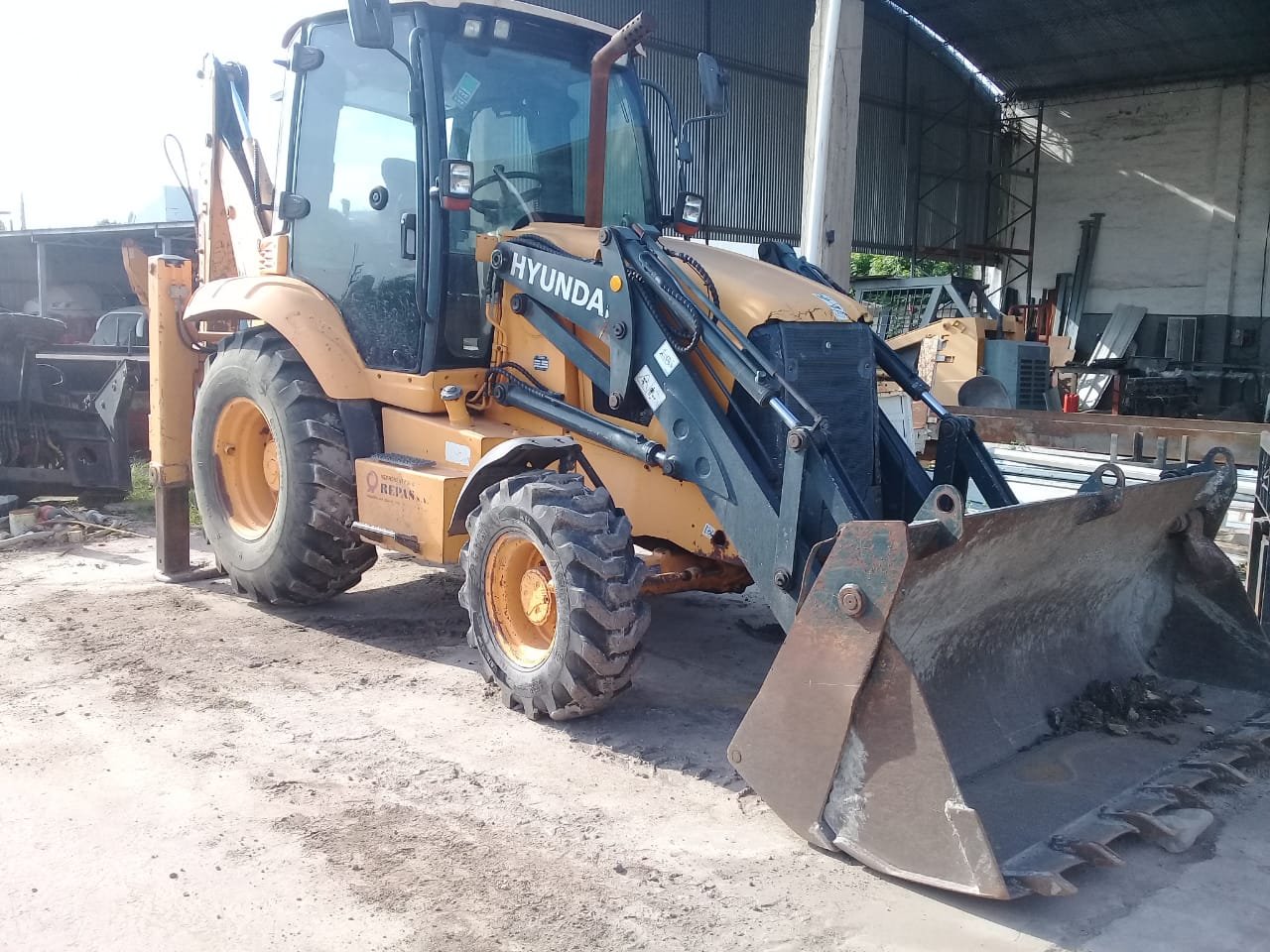 Retro excavadora Hyundai HB100