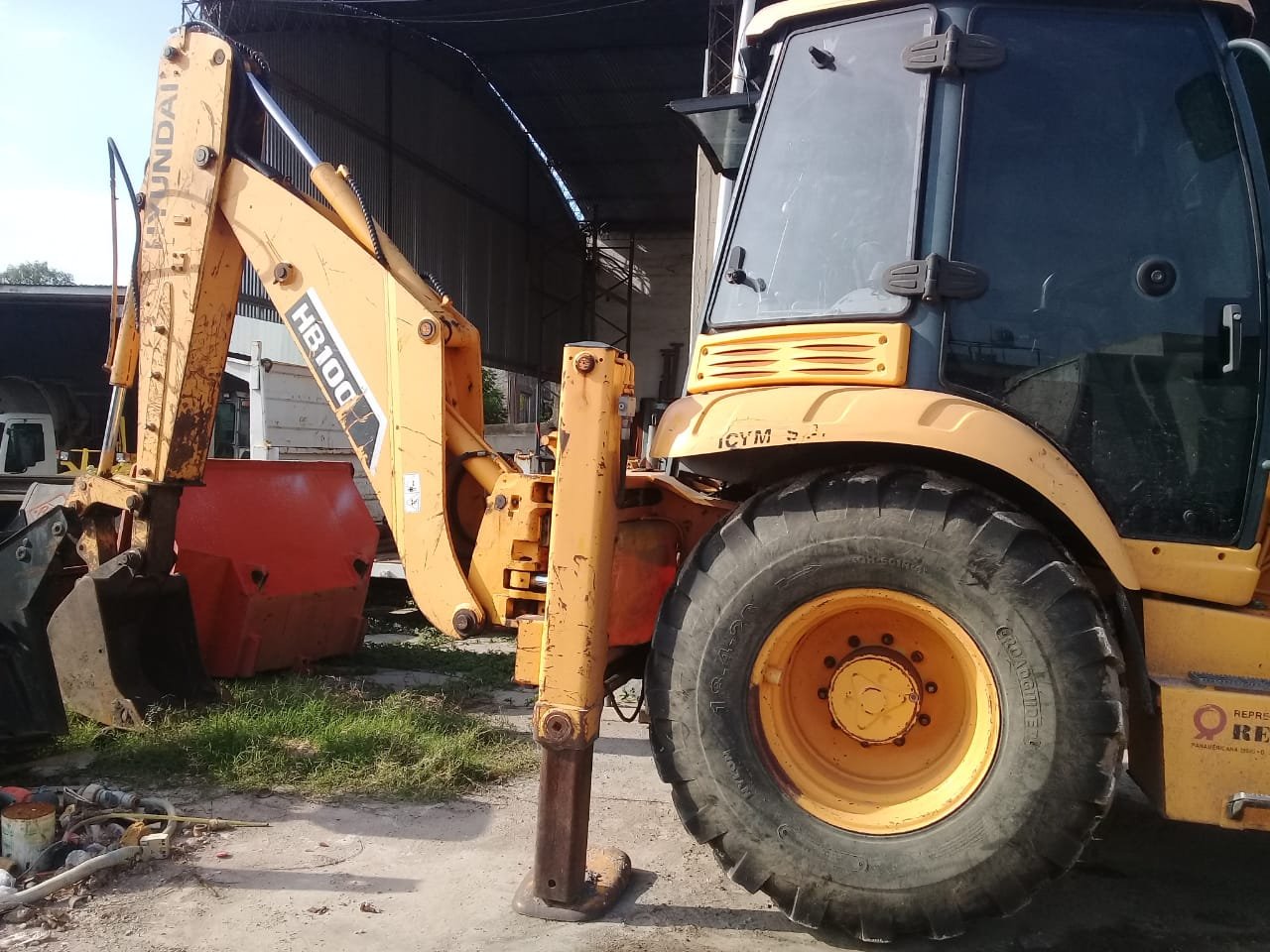 Retro excavadora Hyundai HB100