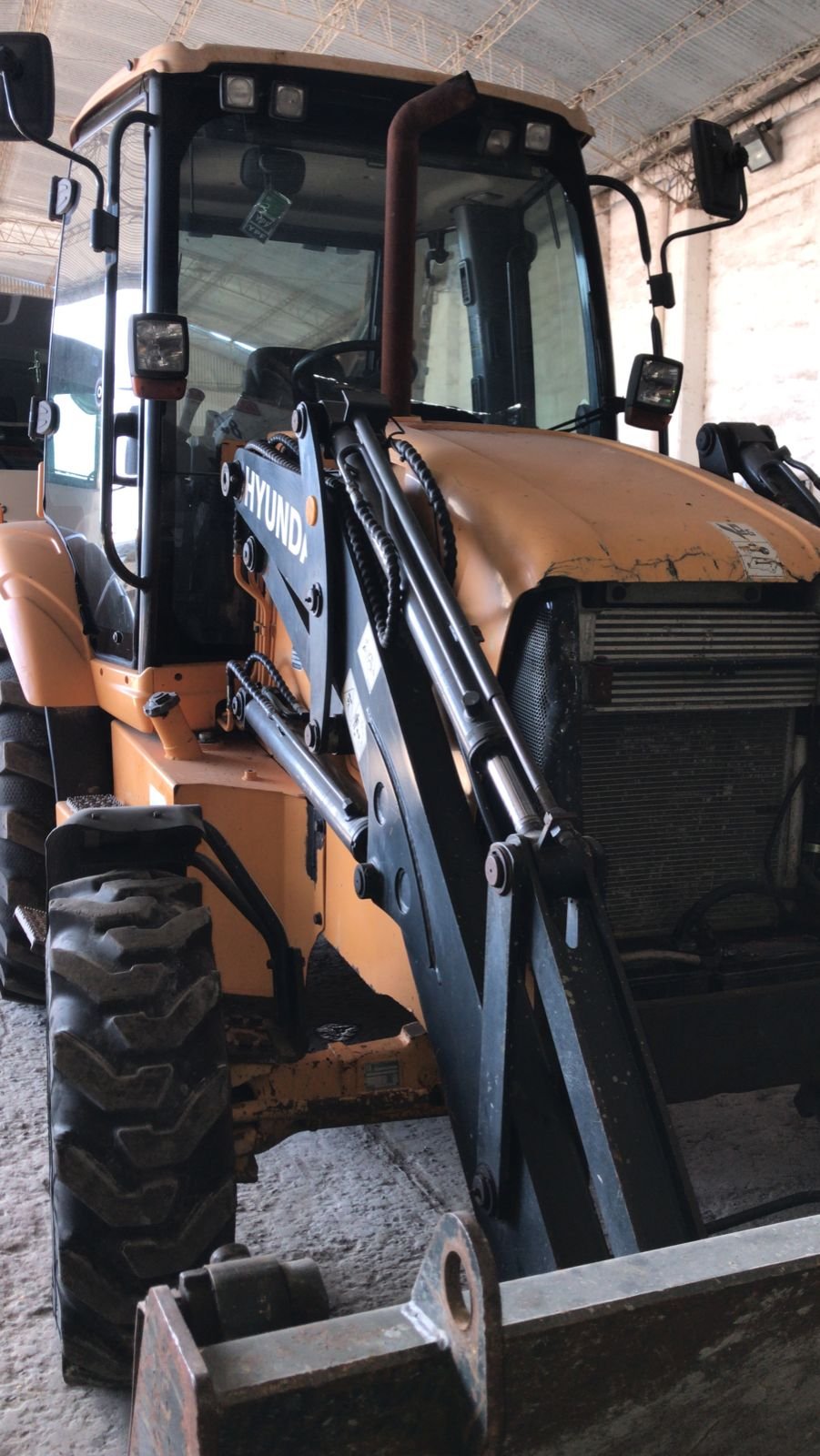 Retro excavadora Hyundai HB100