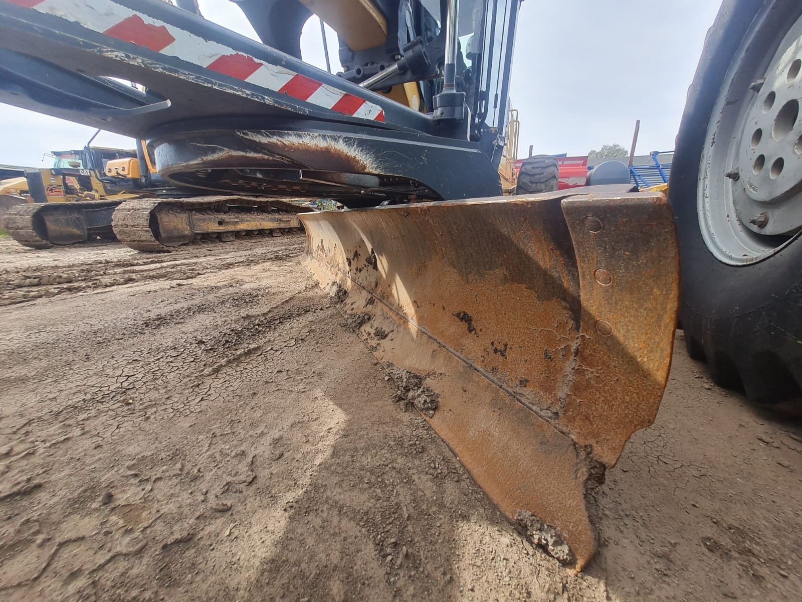 Motoniveladora John Deere 670 G 2012 con 11.500 hs