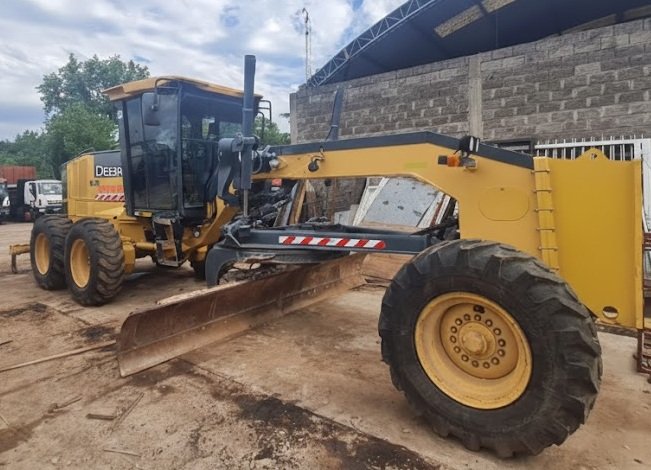 Motoniveladora John Deere 670 G 2012 con 11.500 hs